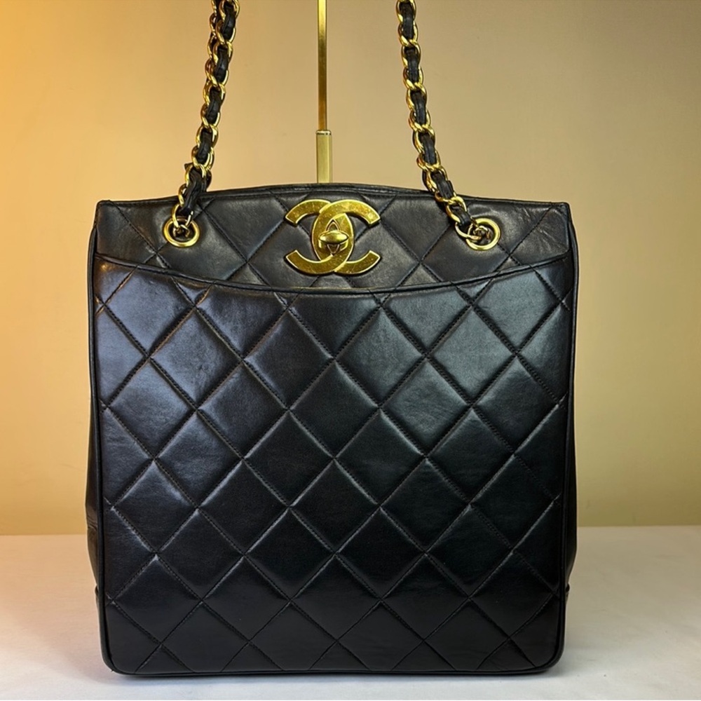 CHANEL RARE CC Quilted Shoulder Bag